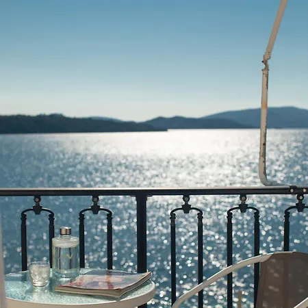 Agoritsa Beachfront With Its Own Pontoon Апартаменты