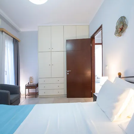 Agoritsa Beachfront With Its Own Pontoon Апартаменты