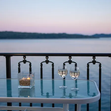 Апартаменты Agoritsa Beachfront With Its Own Pontoon Нидри