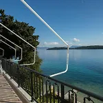 Agoritsa Beachfront With Its Own Pontoon Διαμέρισμα *