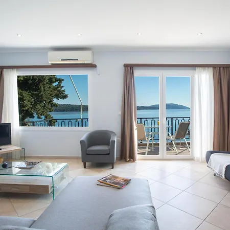شقة Agoritsa Beachfront With Its Own Pontoon نيدري