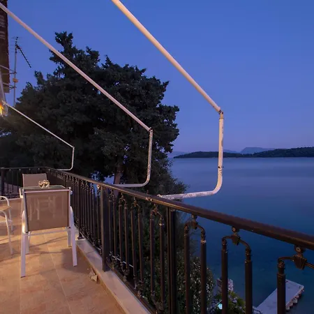 Agoritsa Beachfront With Its Own Pontoon 公寓 *