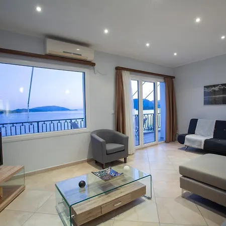 Apartment Agoritsa Beachfront With Its Own Pontoon