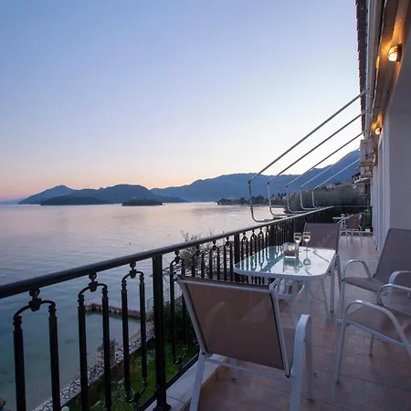 公寓 Agoritsa Beachfront With Its Own Pontoon *