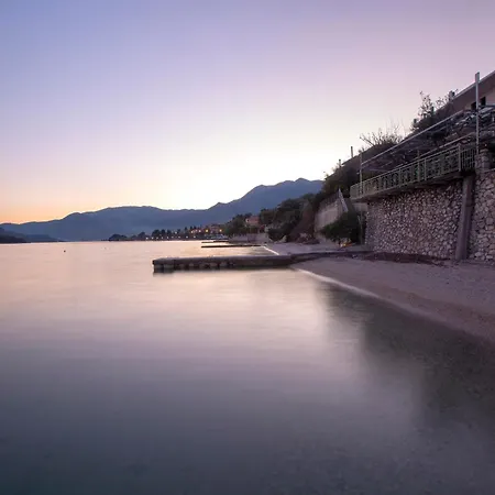 公寓 Agoritsa Beachfront With Its Own Pontoon *