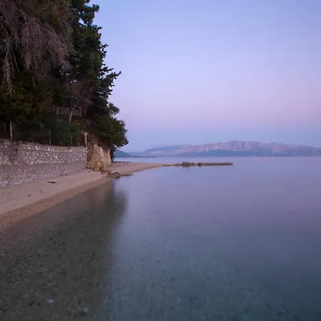 Agoritsa Beachfront With Its Own Pontoon شقة