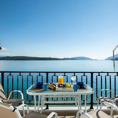 Apartment Agoritsa Beachfront With Its Own Pontoon Nydri (Lefkada)