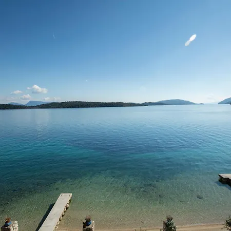 Agoritsa Beachfront With Its Own Pontoon 公寓