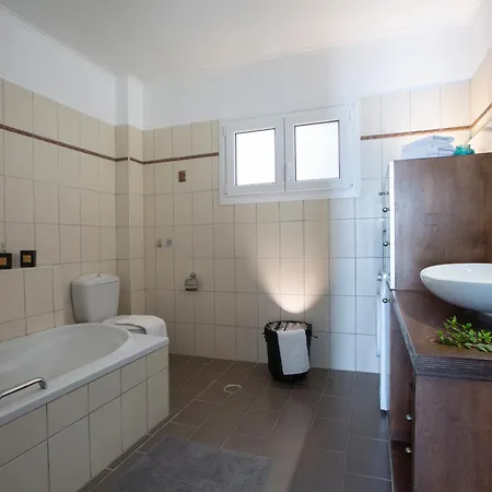 Apartment Agoritsa Beachfront With Its Own Pontoon Nydri (Lefkada)