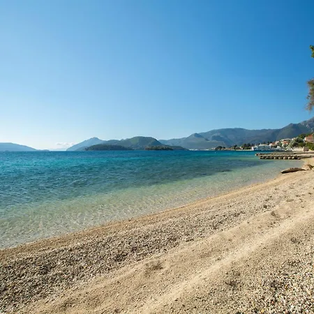 Agoritsa Beachfront With Its Own Pontoon نيدري
