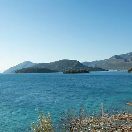 公寓 Agoritsa Beachfront With Its Own Pontoon *