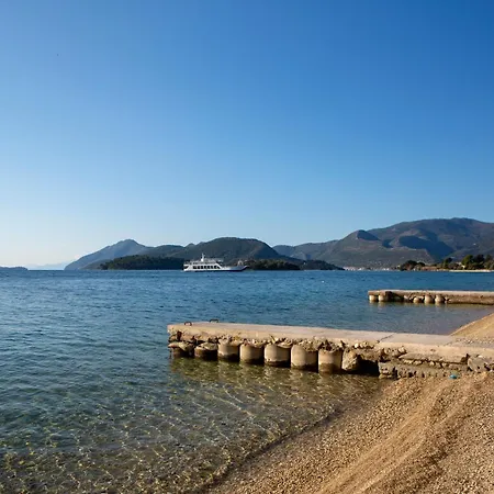 Agoritsa Beachfront With Its Own Pontoon 奈德里