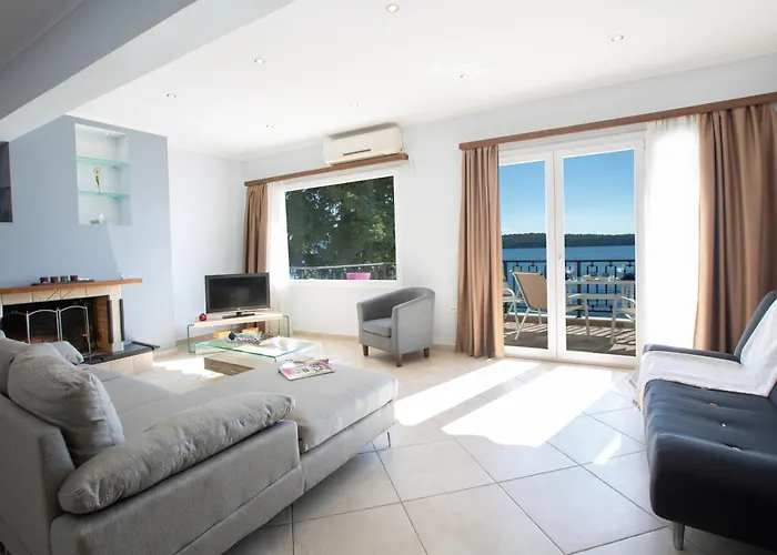 Agoritsa Beachfront With Its Own Pontoon * Nydri (Lefkada)