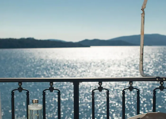 Agoritsa Beachfront With Its Own Pontoon Apartment