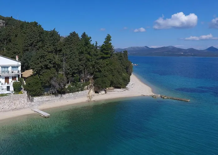 Agoritsa Beachfront With Its Own Pontoon Apartment *