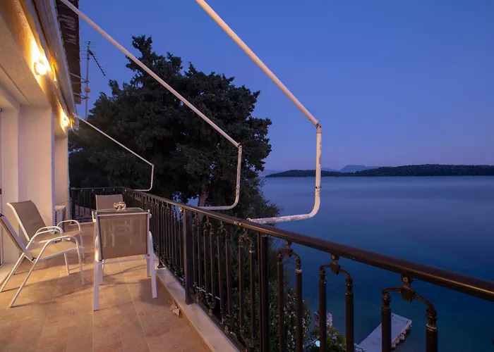 Agoritsa Beachfront With Its Own Pontoon Apartment *