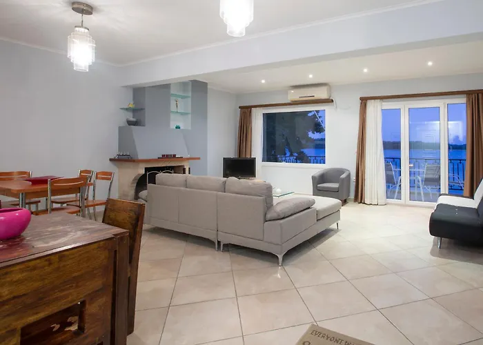 Apartment Agoritsa Beachfront With Its Own Pontoon