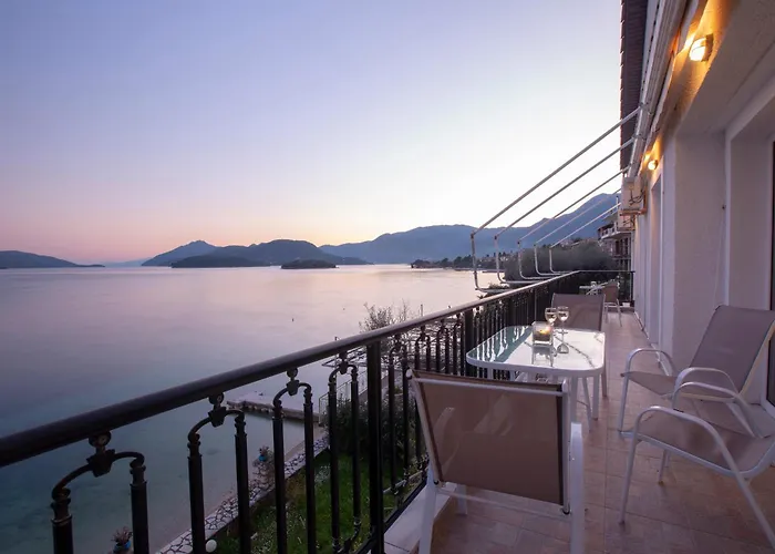 Appartement Agoritsa Beachfront With Its Own Pontoon Nydri (Lefkada)