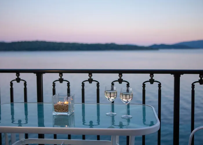 Appartement Agoritsa Beachfront With Its Own Pontoon Nydri (Lefkada)