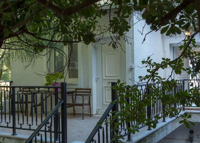 Apartment Agoritsa Beachfront With Its Own Pontoon *